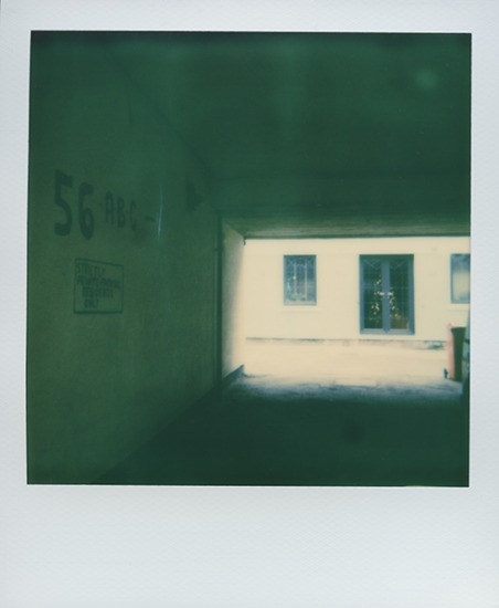8 Polaroid cameras - 1 film | Polaroid_1a.jpg