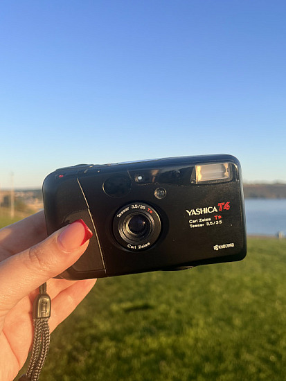 Yashica T4